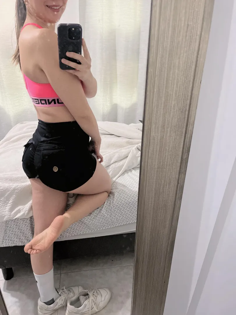 After leg day , what would you like to do with my sweaty soles