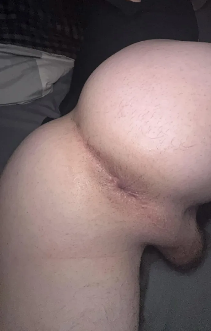 Age:22 My hole is begging to be fucked!