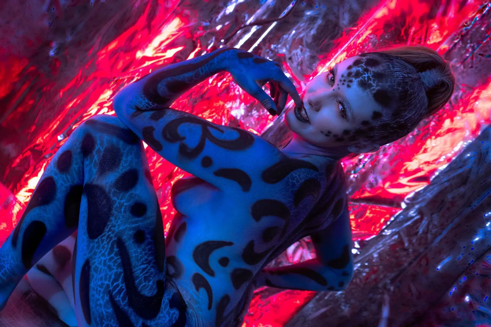 Alien babes do it better