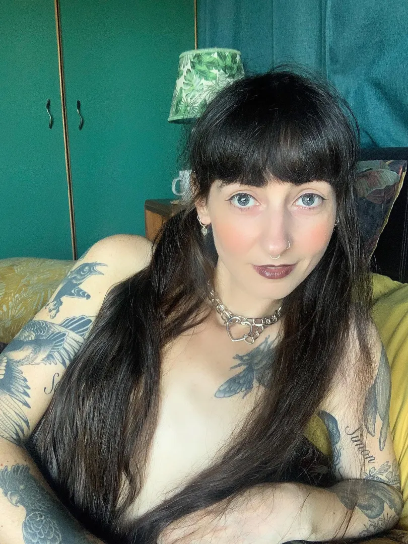 Alt girls have the best bedroom eyes