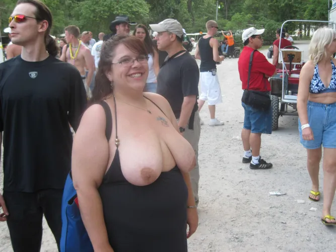 An open-fronted dress is the perfect style for outdoor festivals