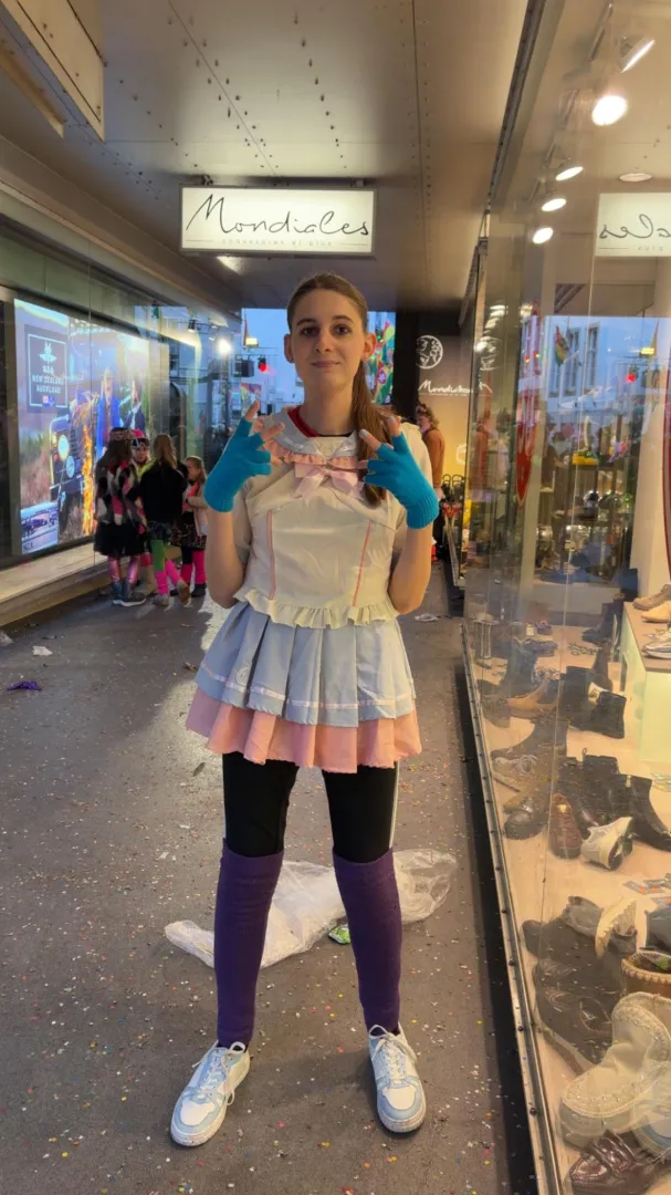 another day hehe of going dressed up outside