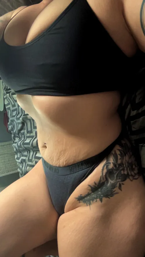 Any BBC or BWC wanna fuck me while my husband has to watch tomorrow night? [F]