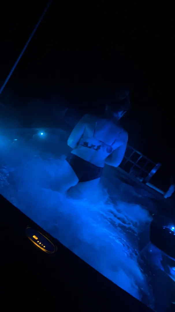 Any couples or hung bulls free