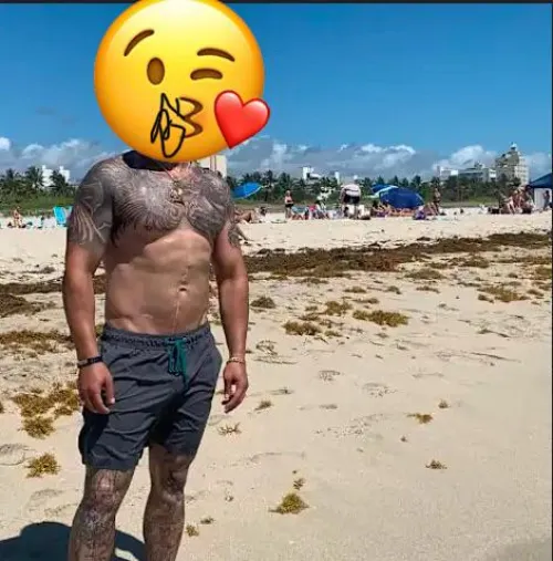  any ladies want to be eaten #Chandler