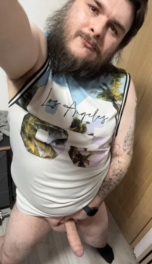 Any ladies want to do the dance with no pants