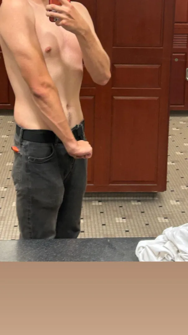 Any ladies want to watch me suck their husbands cock tonight?