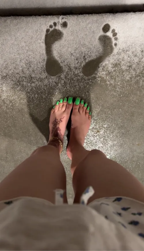 Any long toenail lovers?