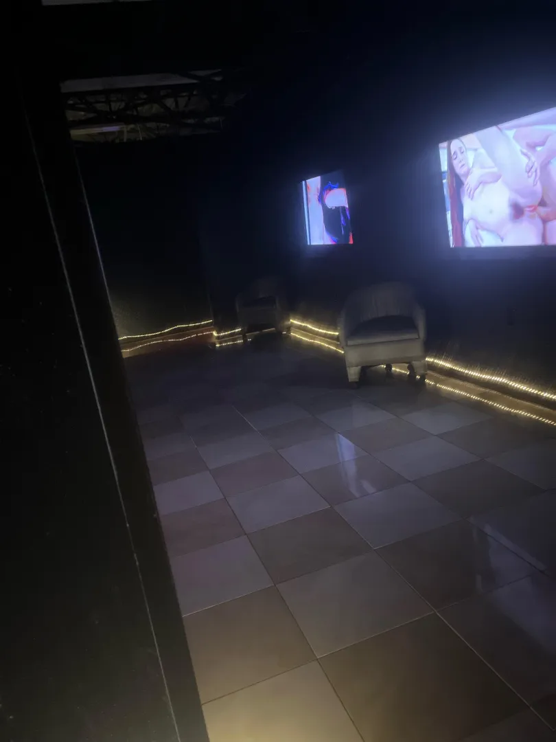 Any MF cpls coming to spend valentines at LUV tonight ? Bull here