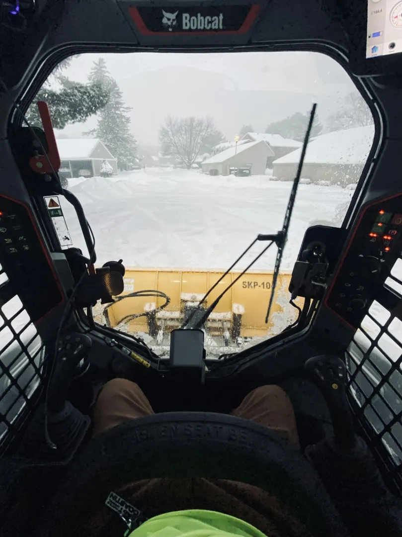 Any one wants to keep a working man Componey, keep me hard and plowing in this storm !