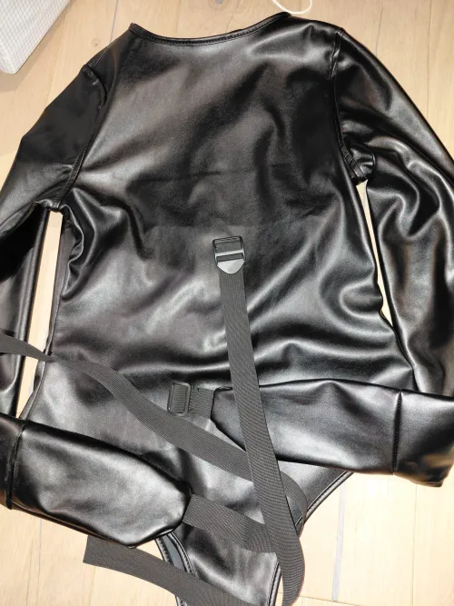 Any suggestions how i could make a selfbondage release mechanism for this straitjacket?