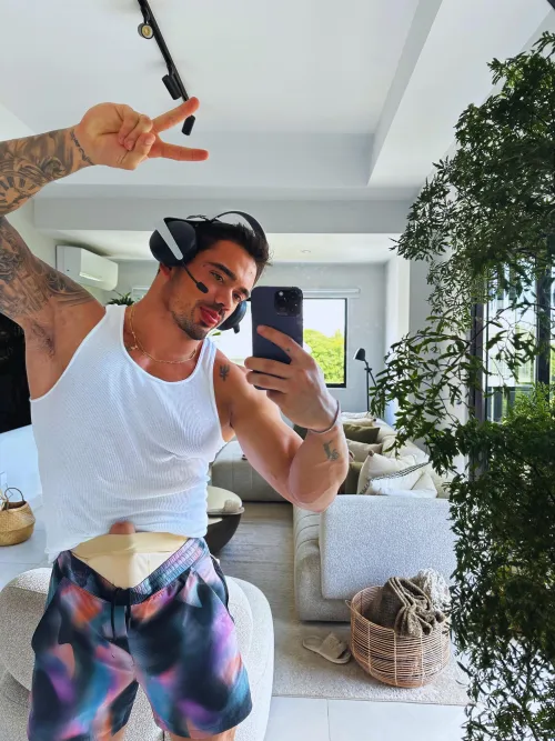 Anyone here who's into hung vers?