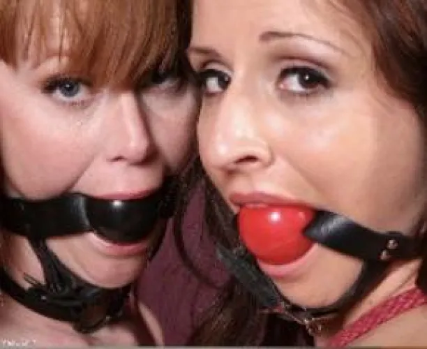 Anyone knows where this photo of these two fine ladies are from