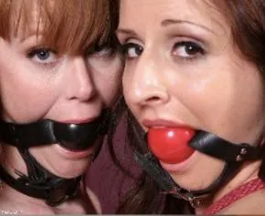 Anyone knows where this photo of these two fine ladies are from