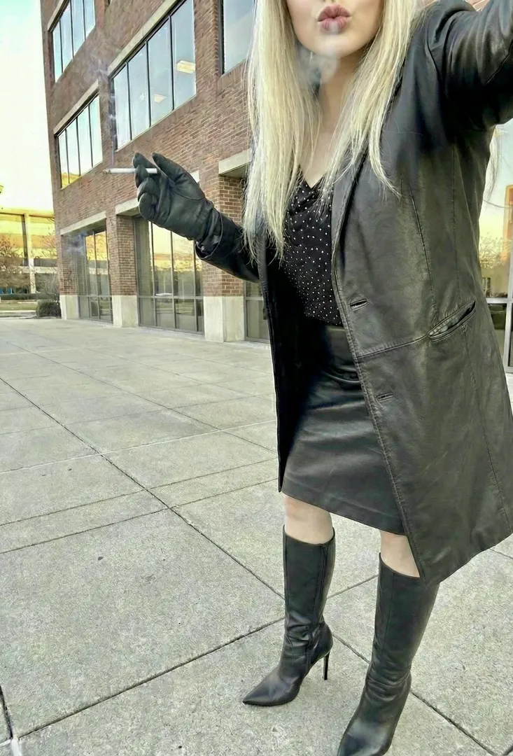 Anyone wanna be my smoking buddy at work? I hate taking smoke breaks alone.