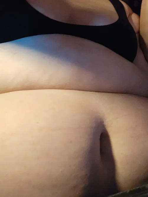 Anyone wanna expand my belly to the limits