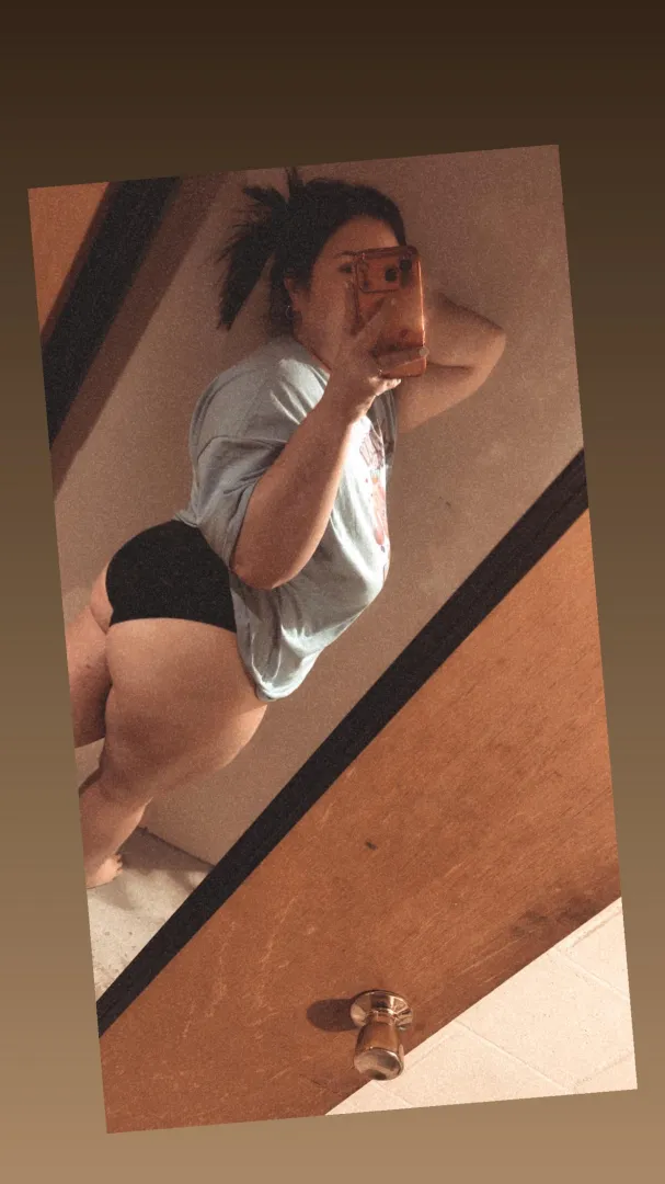 Anyone wanna trade wives hmu 27m 26 f dm me or message on tele justpass2