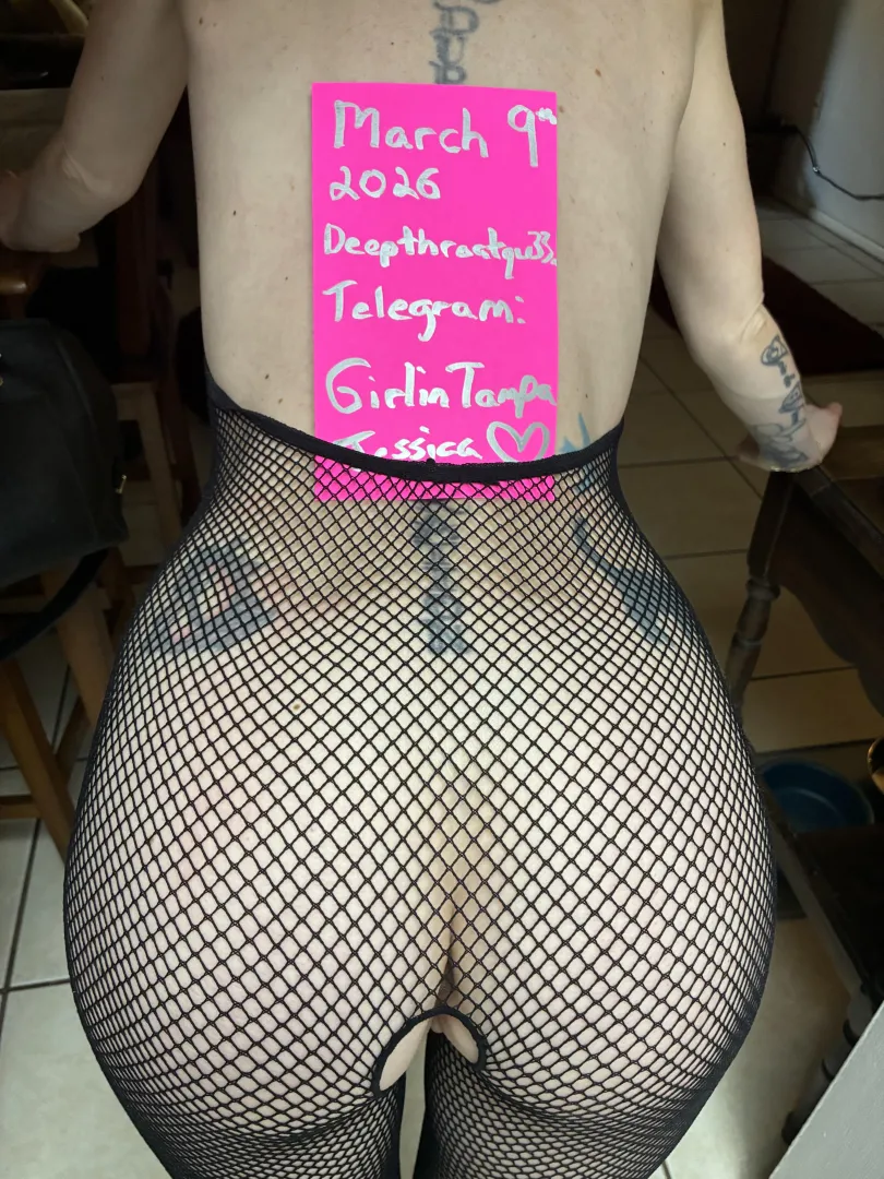 Anyone want to chat? Yes I’m real lol and 27 in Tampa and yes wearing a full body suit of fishnets! Dm me