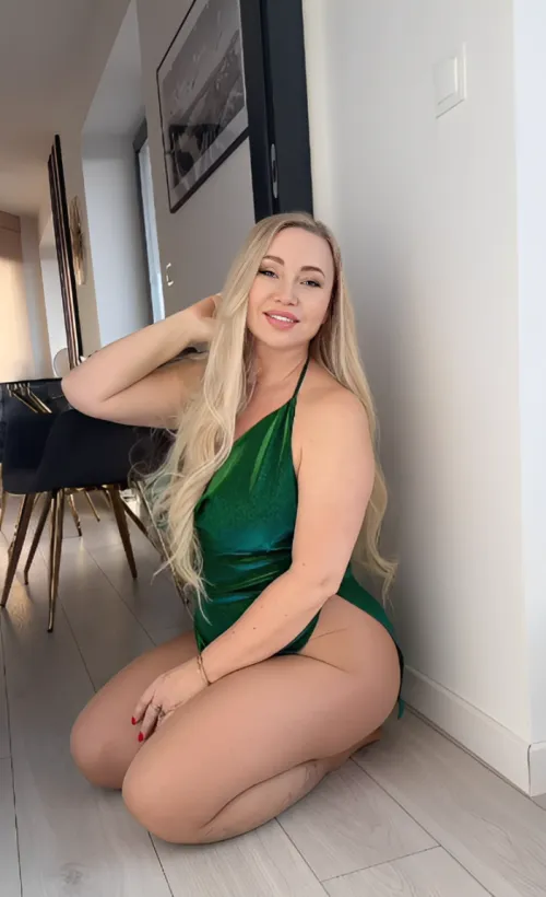 Are 38-year-old MILFs your type??? 😉