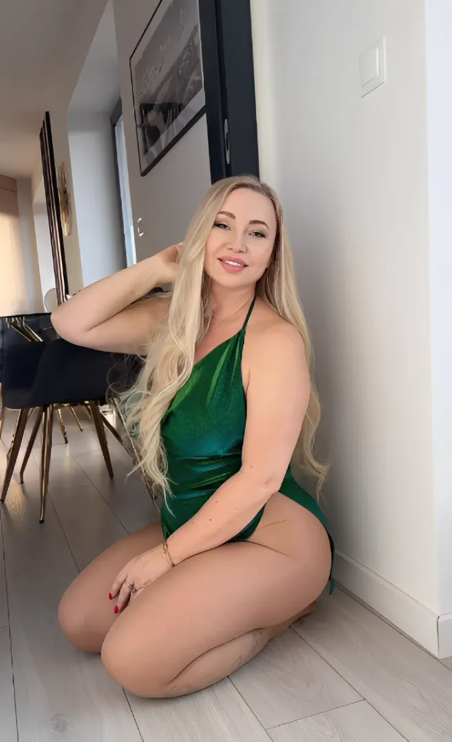 Are 38-year-old MILFs your type??? 😉