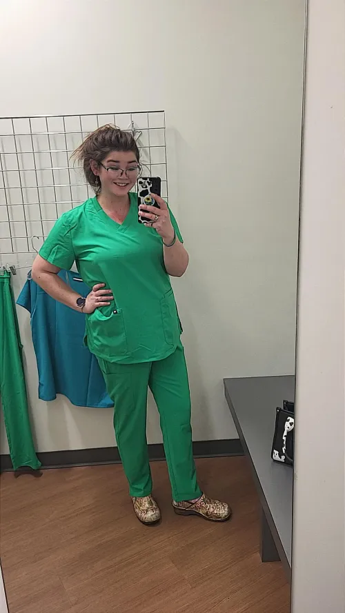 Are scrubs even cute anymore ? F(28)USA