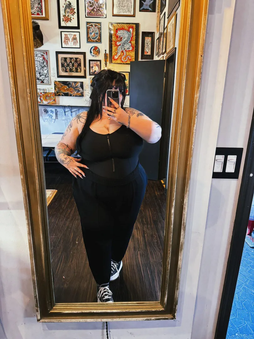 are tatted goth girls ur type?