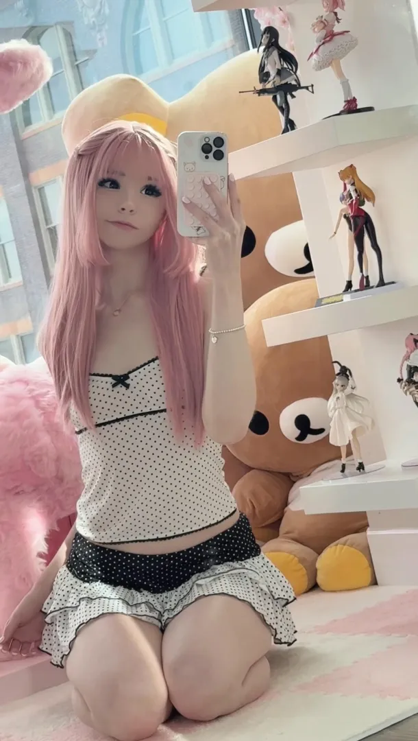 are u into geeky girls??