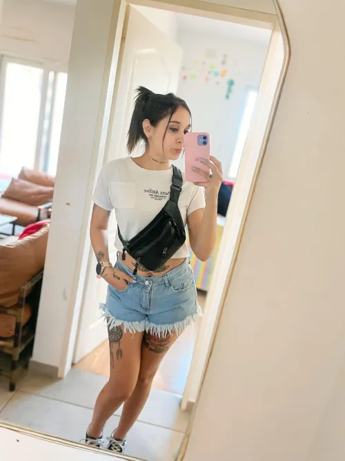 Are you looking for a sexy and fun real girlfriend? Attention and a real connection? My weekly gfe is on sale and includes Sexting with photos and videos