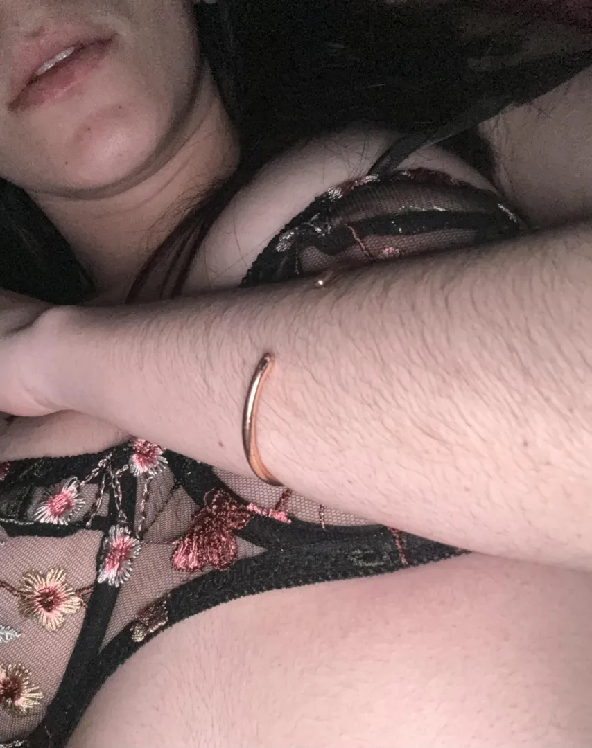 [arms] babyhairygirl