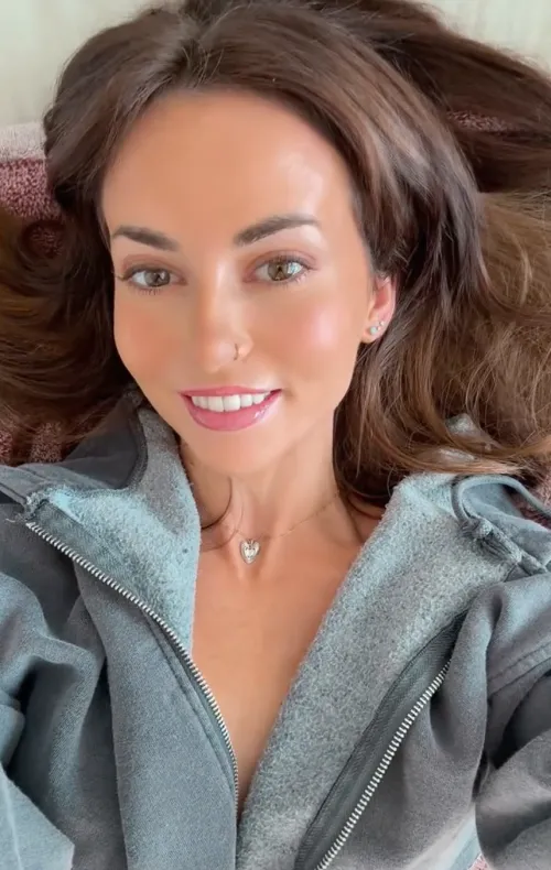 Arrow up if you’d fuck a 31yo and you have 3-5 inches, I’ll send you my location