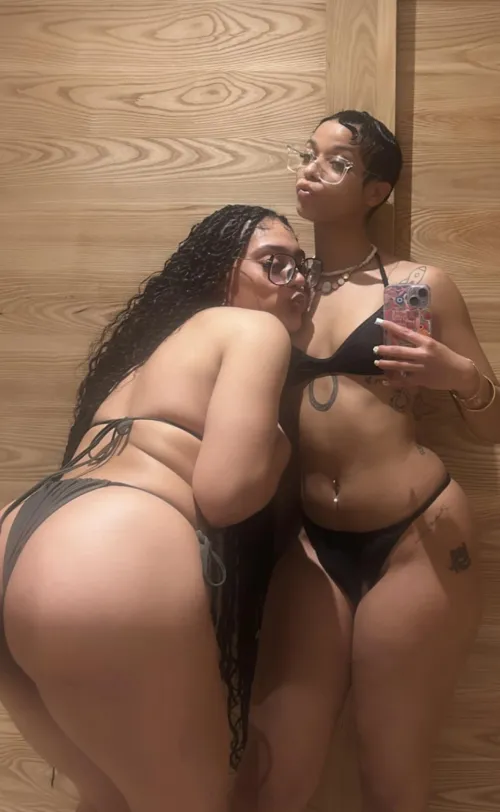 Arrow up if your in houston. Looking to cheat on our boyfriends lmfaooo. Sorry not sorry