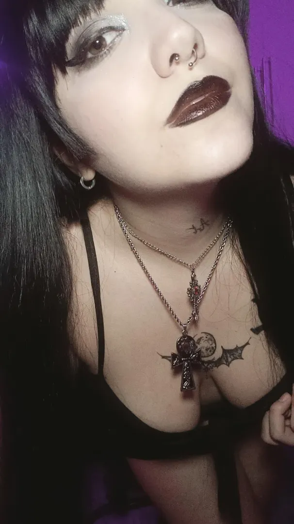 Arrow up,react and I'll send you my nudes photos at random.