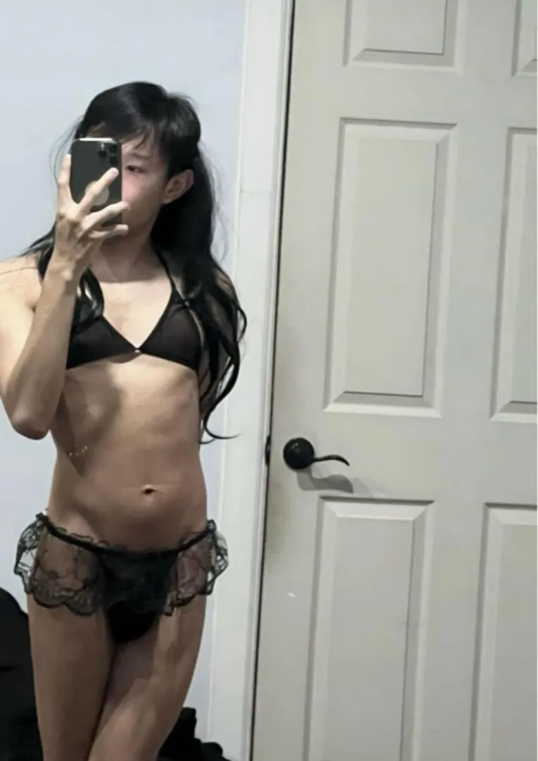 Asian cross dresser looking for muscular guys