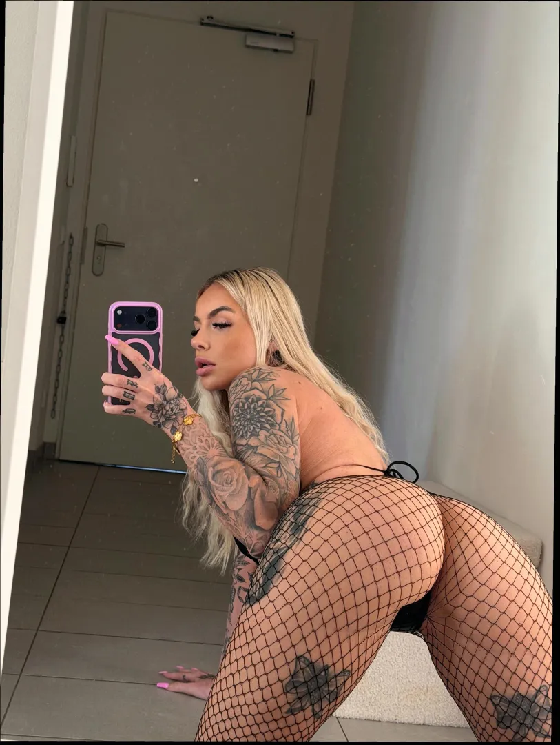 Ass this juicy deserves your tongue buried inside