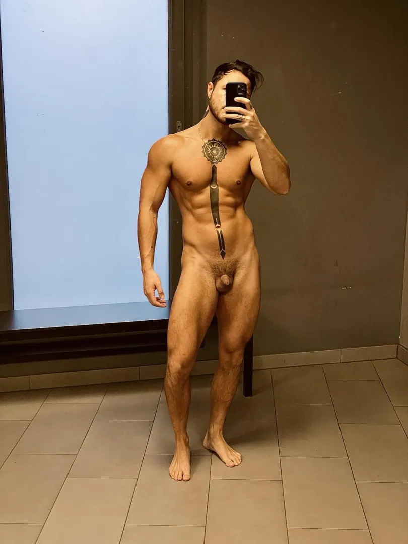 Aussie lad ! Suck me girls !