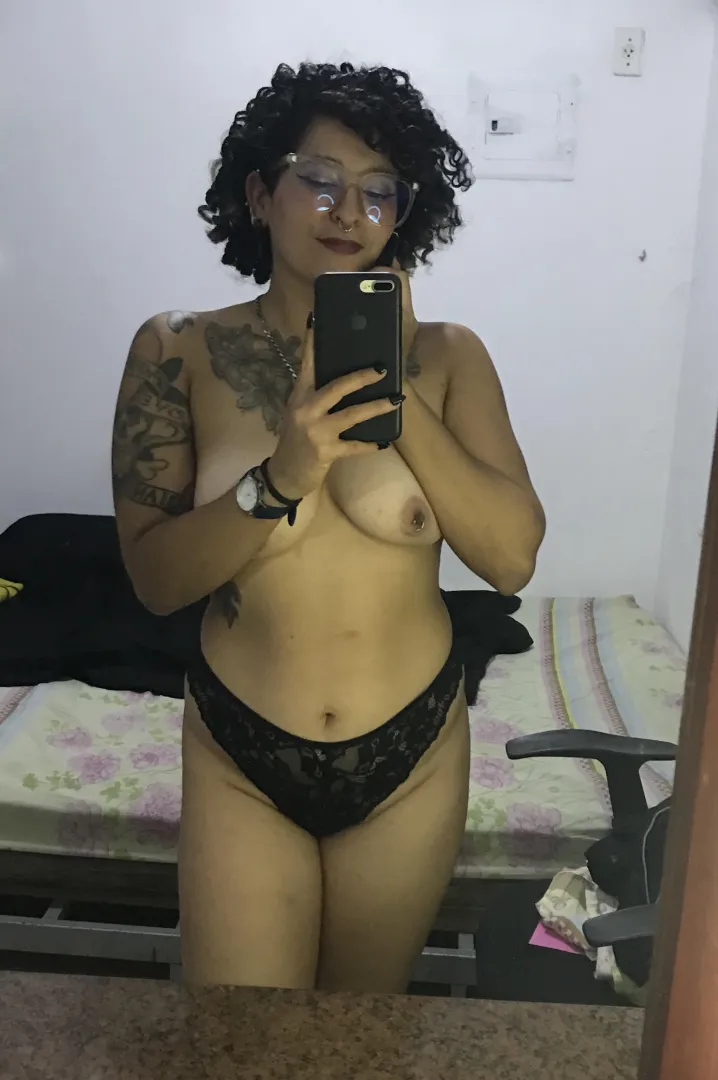 Available for (Sext)(Custom)(DickRate)(Kinks)(GFE)(Roleplays)