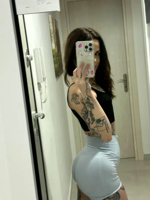 Back view stays winning