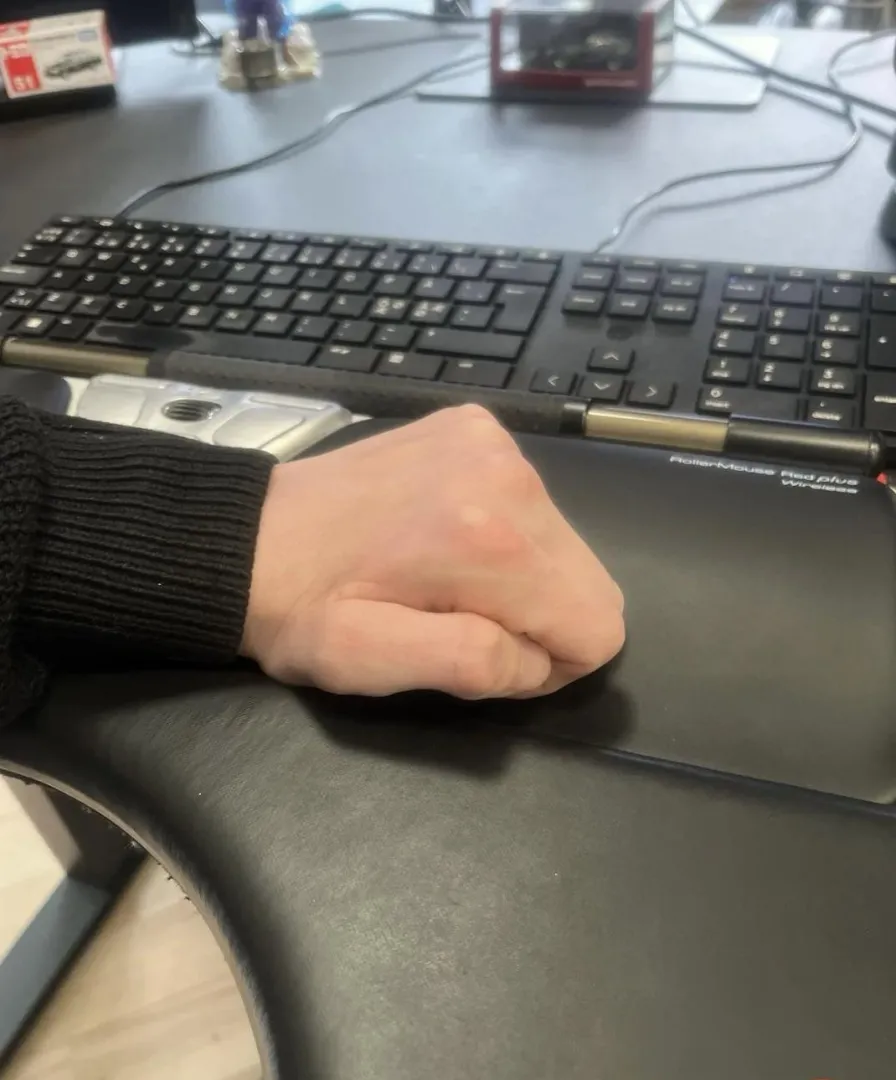 Basically nothing to at work today .. I need distractions ..