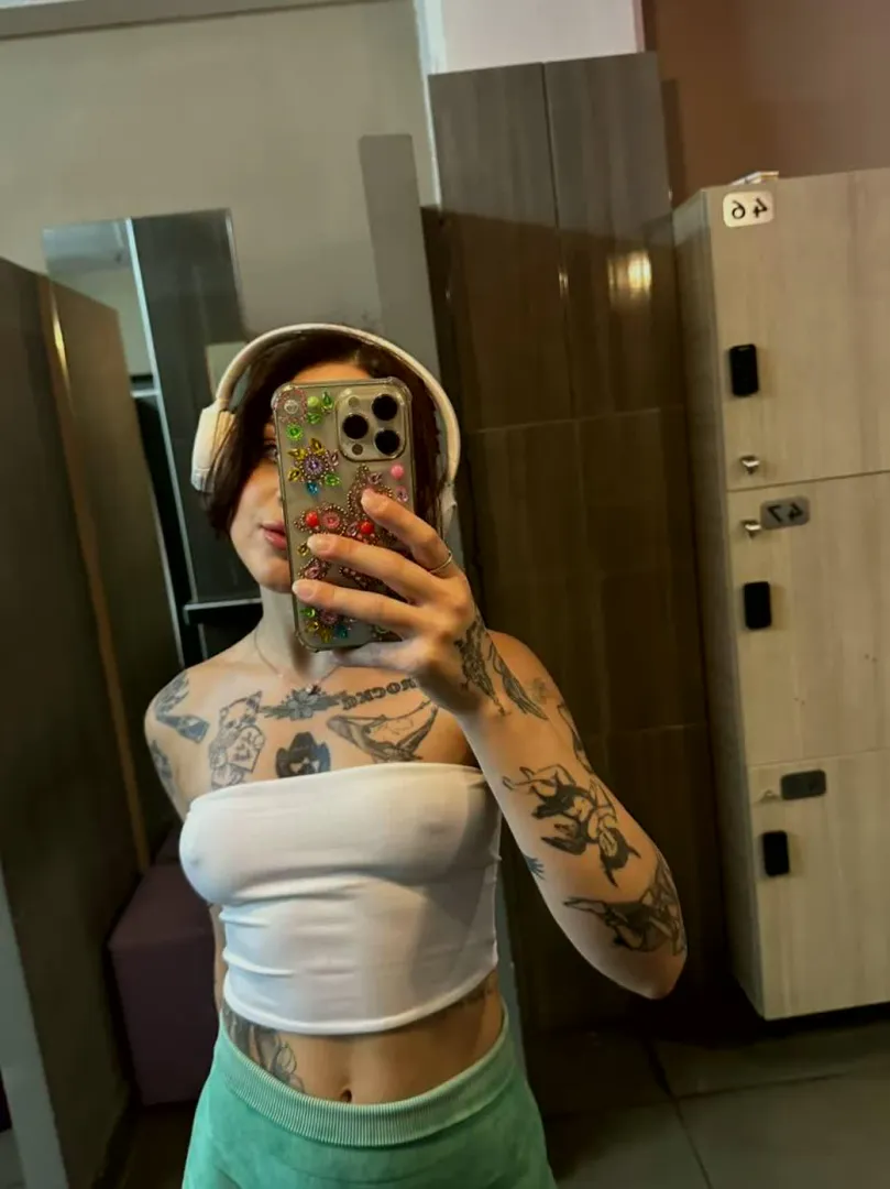 Be focus and tel me what you think about my abs, dont be distracted with my pointed nipples