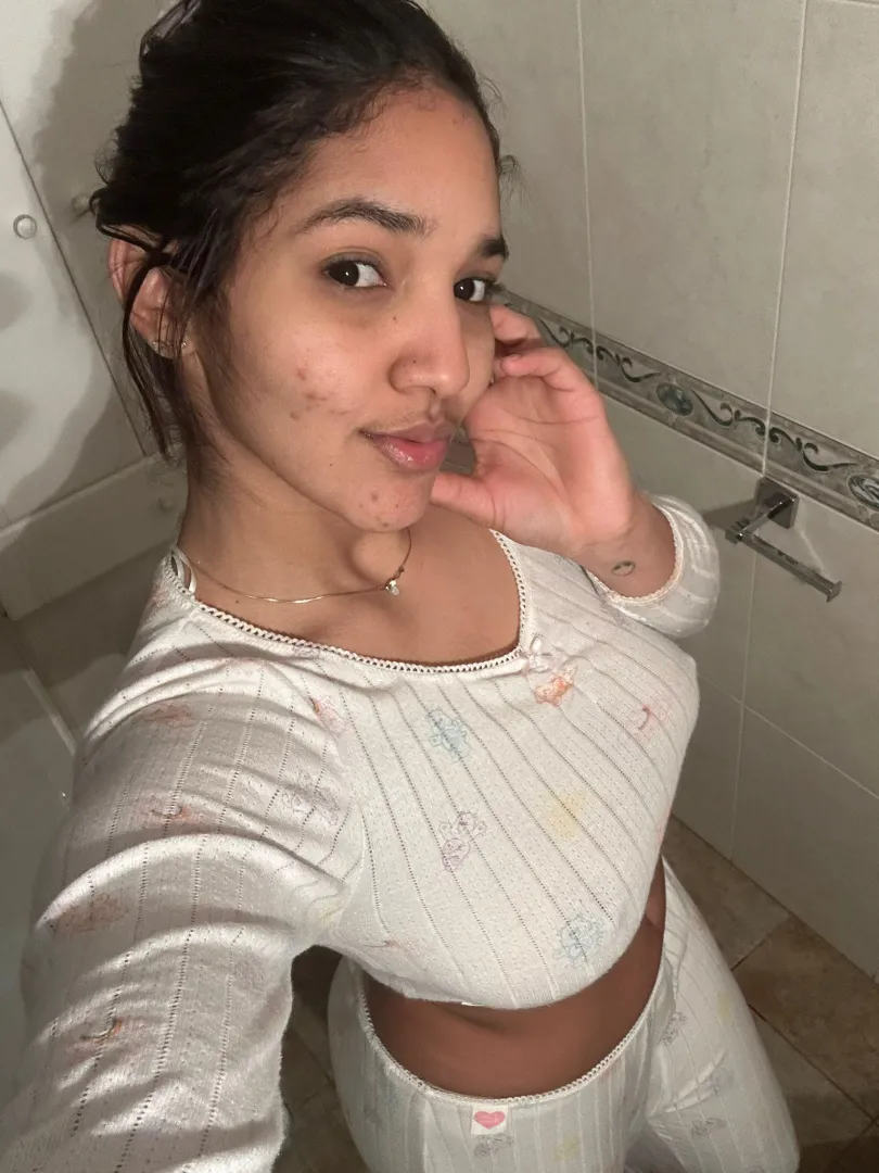 Be honest, are you ready to cum on my face? F4m