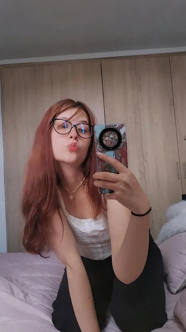 Be honest, me or your girlfriend?