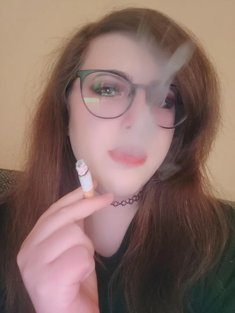 Be my little ashtray 