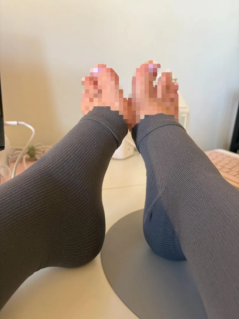 Be so honest, do my exposed pixel toes trigger you, beta?