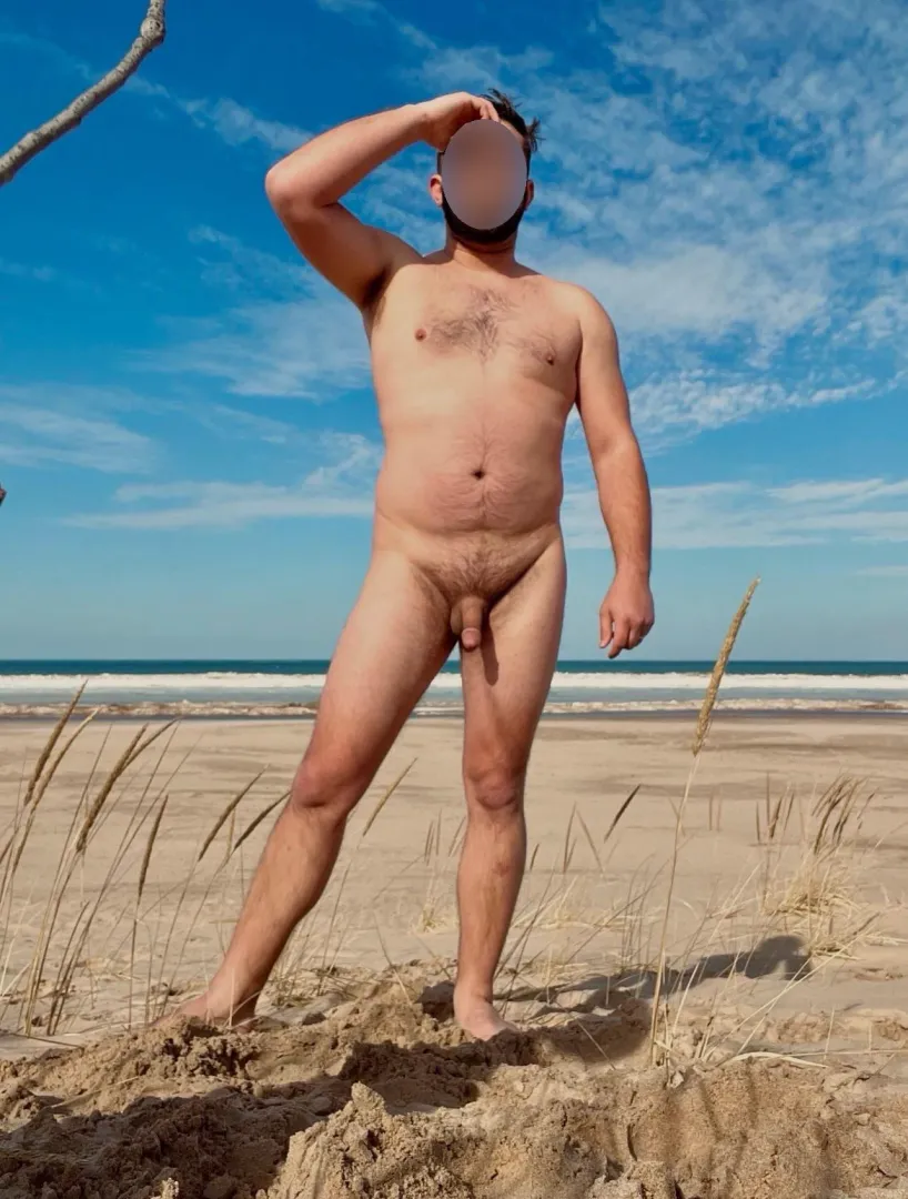 Beautiful day for a walk along the shore ☀️