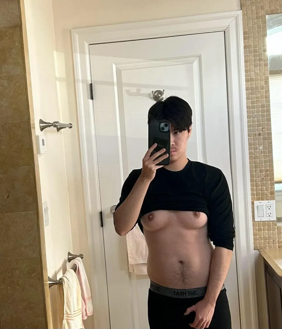 Been sharing more of me on my OF lately. Free link in bio 