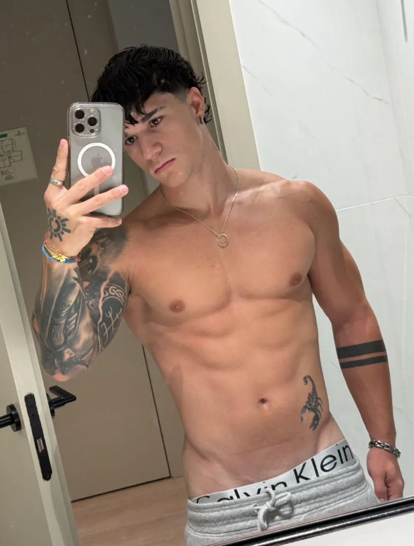 Before entering the shower I give you a photo