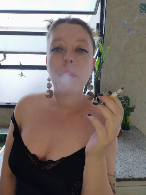 Behind the smoke, the favorite lipstick