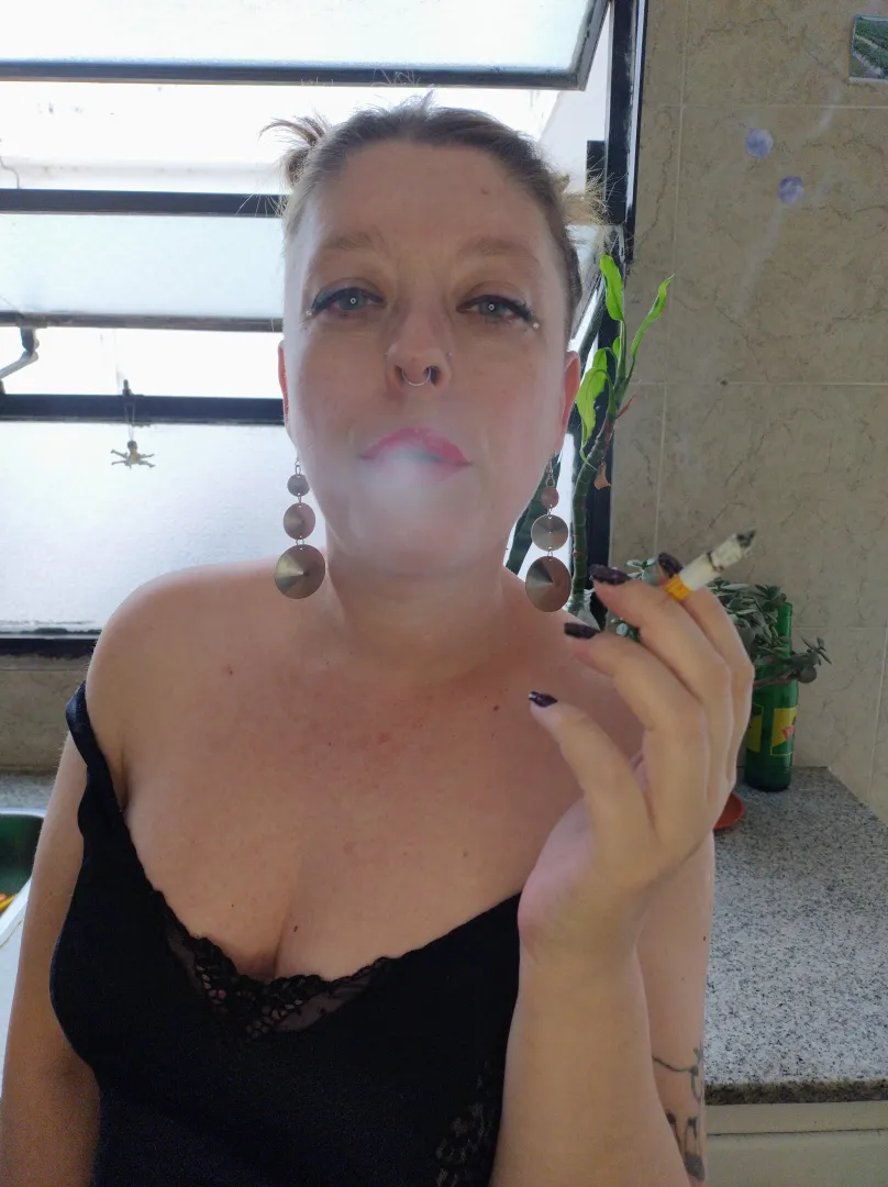 Behind the smoke, the favorite lipstick