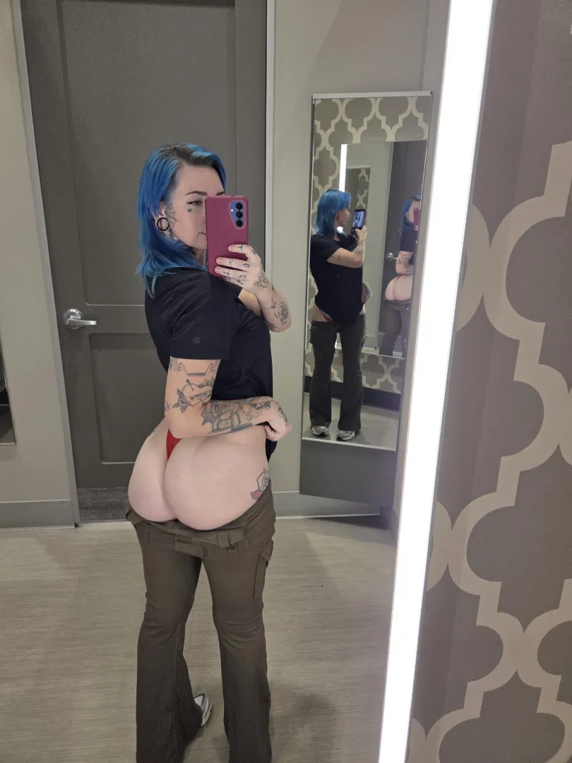 Being a slut in the dressing room