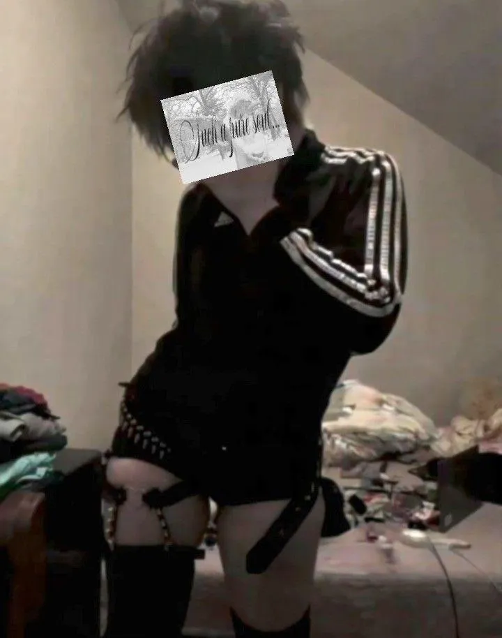 Being attracted to other fems is sad why won’t u dom me 